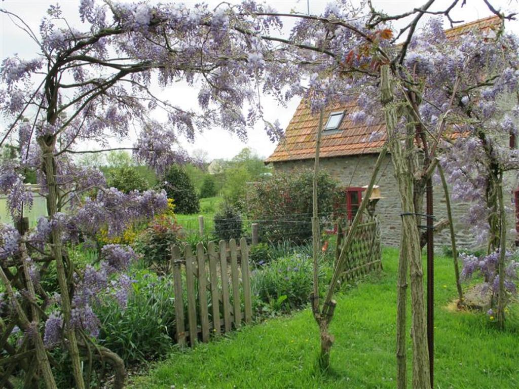 Bed and Breakfast Les sources à Poilley  Extérieur photo