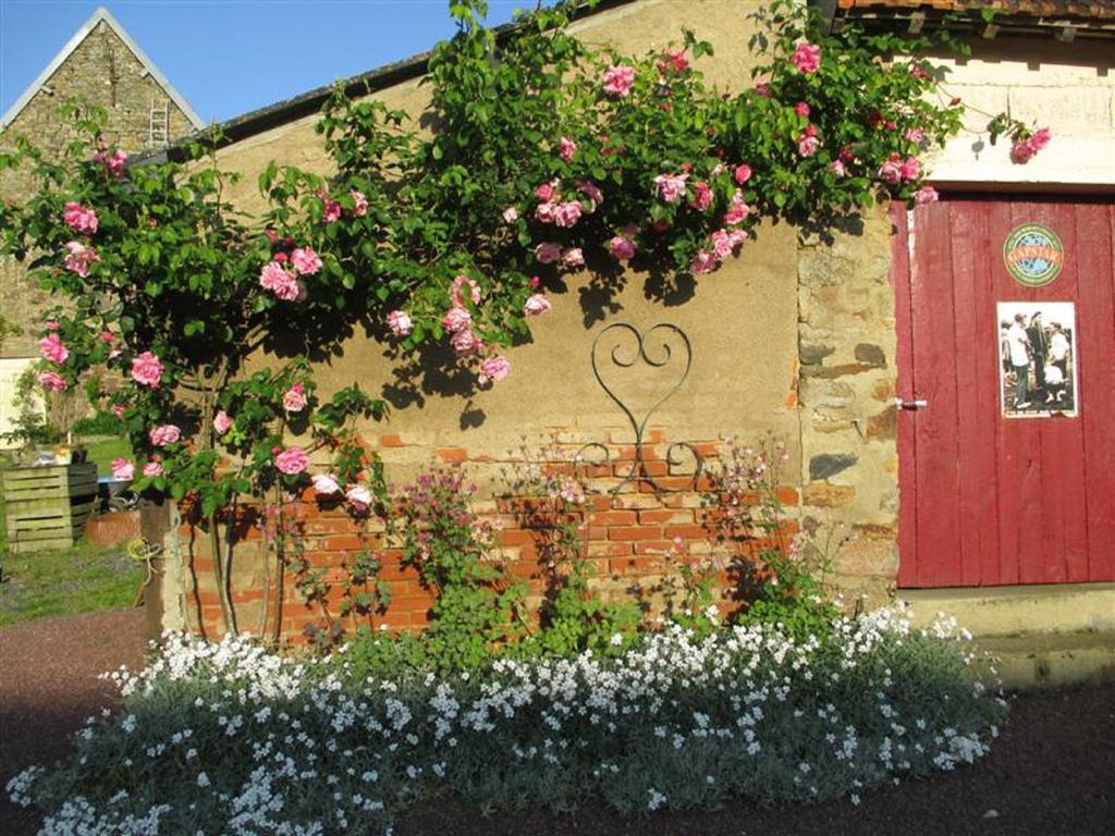 Bed and Breakfast Les sources à Poilley  Extérieur photo